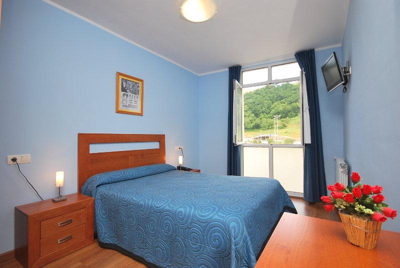 Hotel Aguila Real Onís Eksteriør billede