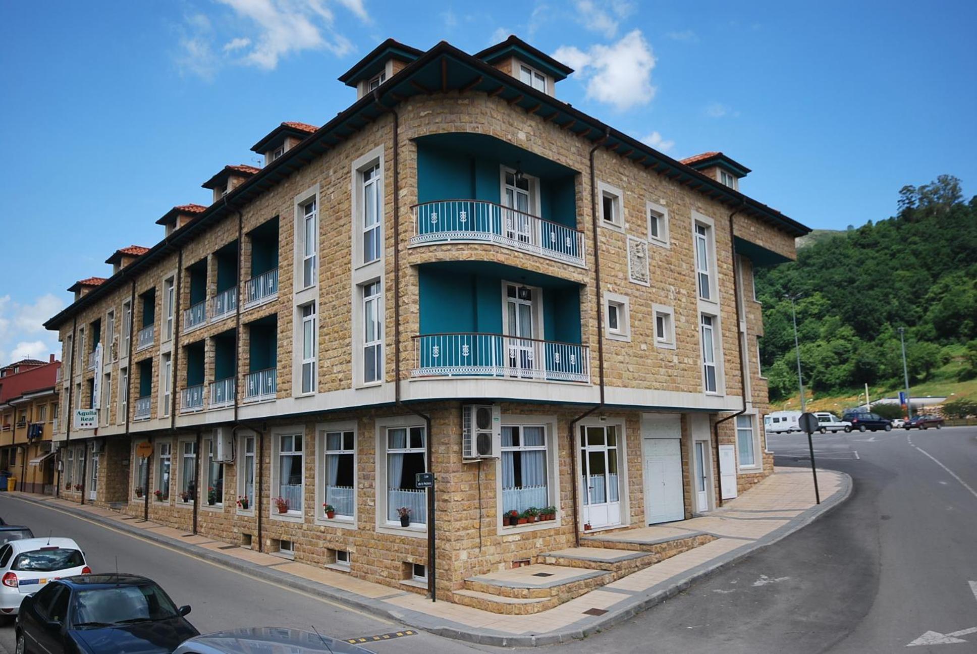 Hotel Aguila Real Onís Eksteriør billede