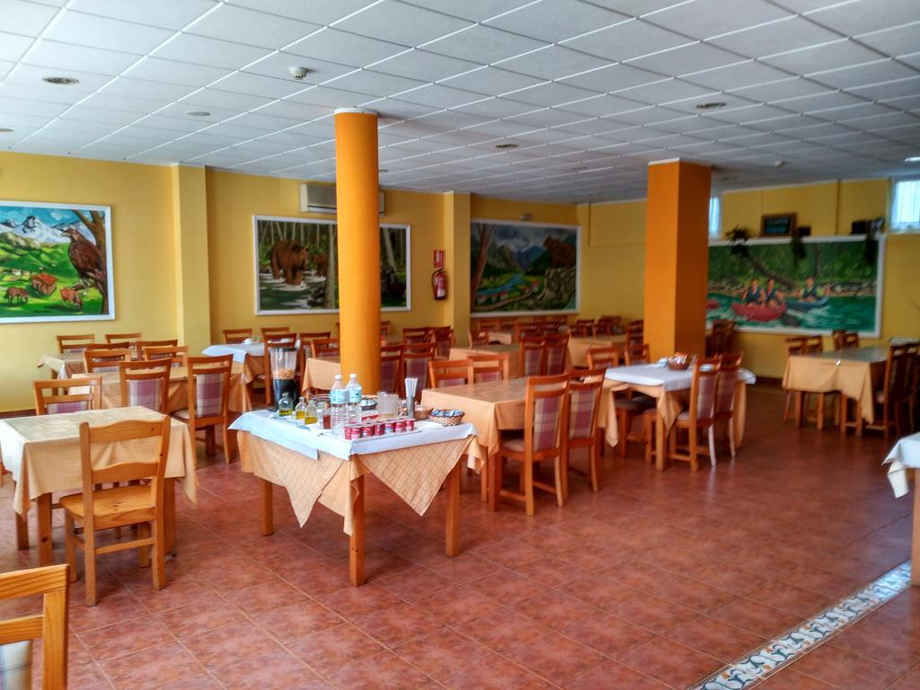 Hotel Aguila Real Onís Eksteriør billede