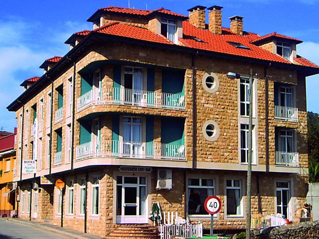 Hotel Aguila Real Onís Eksteriør billede