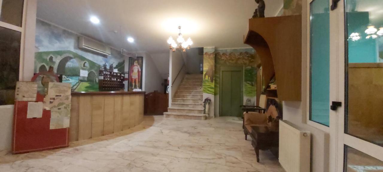 Hotel Aguila Real Onís Eksteriør billede